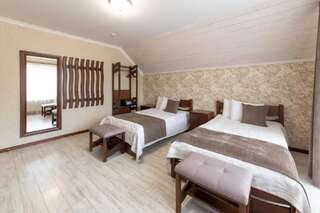 Отель Carparosa Hotel Буковель Улучшенный двухместный номер с 2 отдельными кроватями и балконом-2