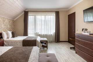 Отель Carparosa Hotel Буковель Улучшенный двухместный номер с 2 отдельными кроватями и балконом-3