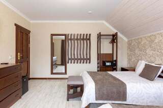 Отель Carparosa Hotel Буковель Улучшенный двухместный номер с 2 отдельными кроватями и балконом-5