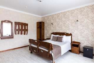Отель Carparosa Hotel Буковель Улучшенный двухместный номер с 1 кроватью и балконом-1